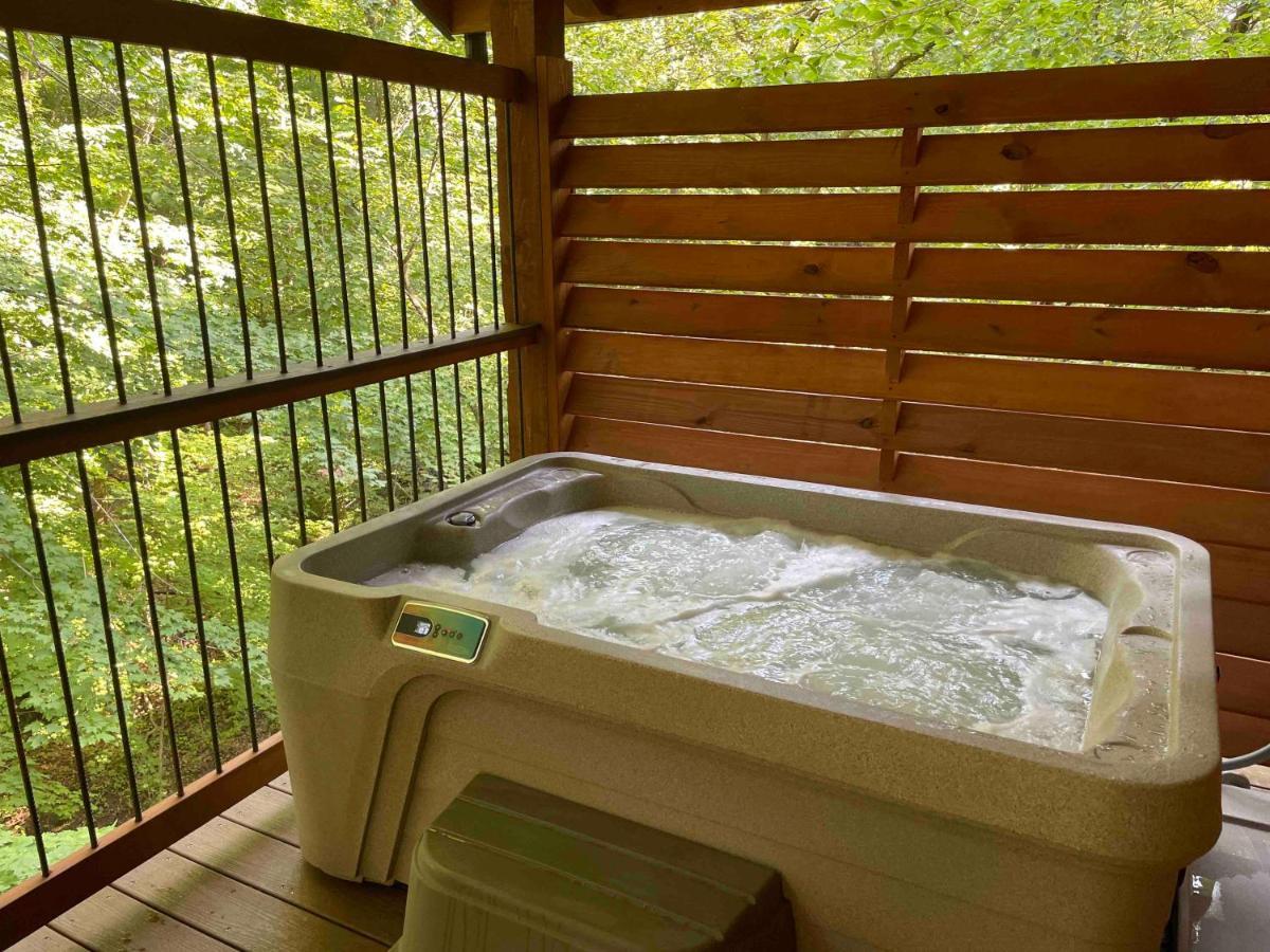 Cricket Hill Treehouse B By Amish Country Lodging Millersburg Bagian luar foto