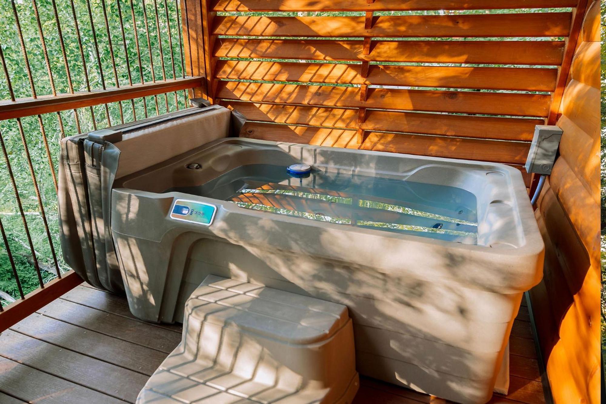 Cricket Hill Treehouse B By Amish Country Lodging Millersburg Bagian luar foto